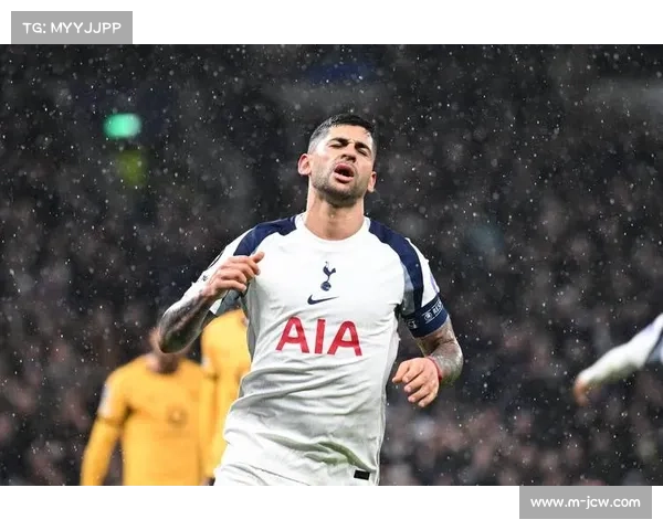 曼联主场2-0完胜热刺,罗梅罗踩踏染红成比赛转折点